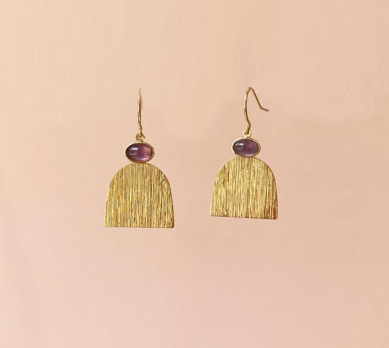 boucles-oreilles-amethyste-cassandre-plaque-or-mademoizelle-abeille